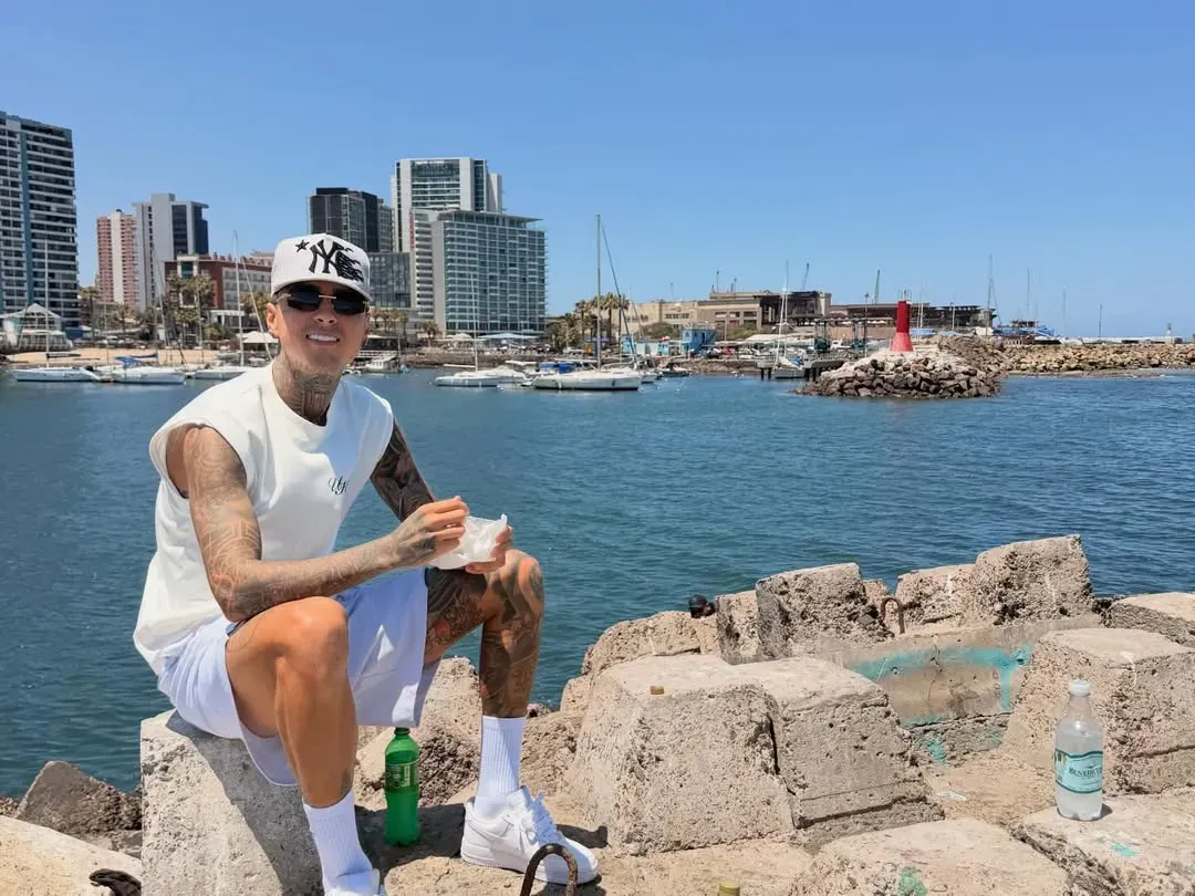 Pulgar frente al mar de Antofagasta