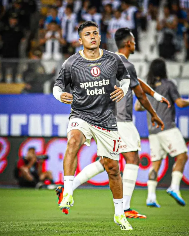 Jairo Concha en el clásico contra Alianza Lima. (Foto: Universitario de Deportes).