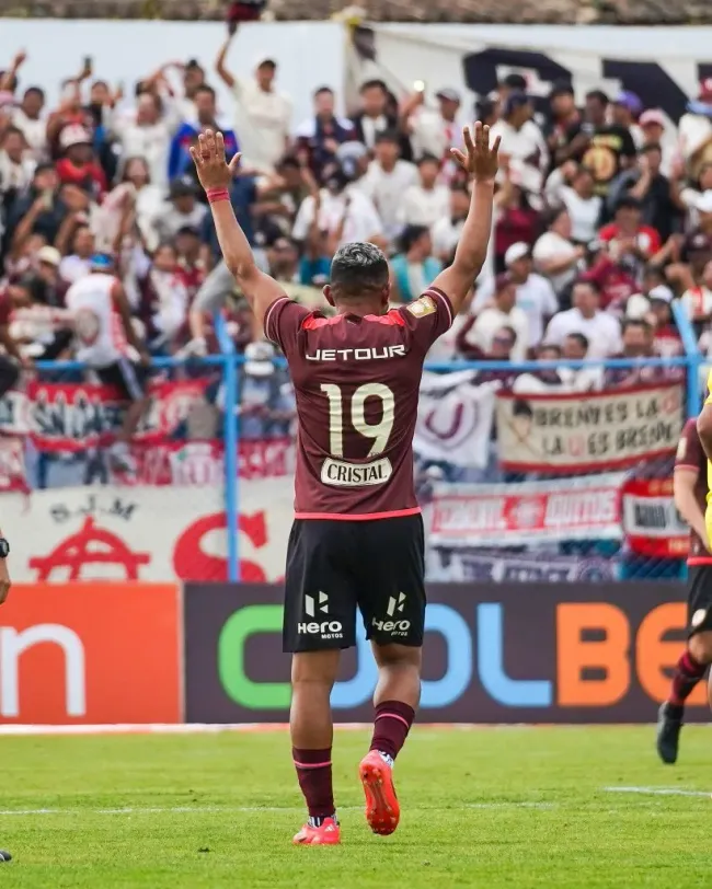 Edison Flores una de las figuras del partido. (Foto: Universitario de Deportes).