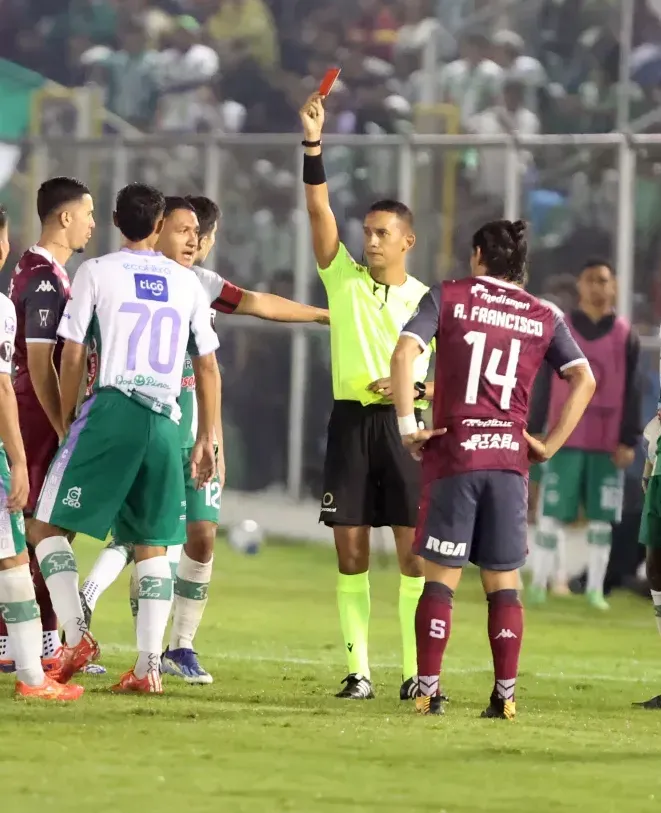 Antigua y Saprissa igualaron sin goles en el partido de ida.