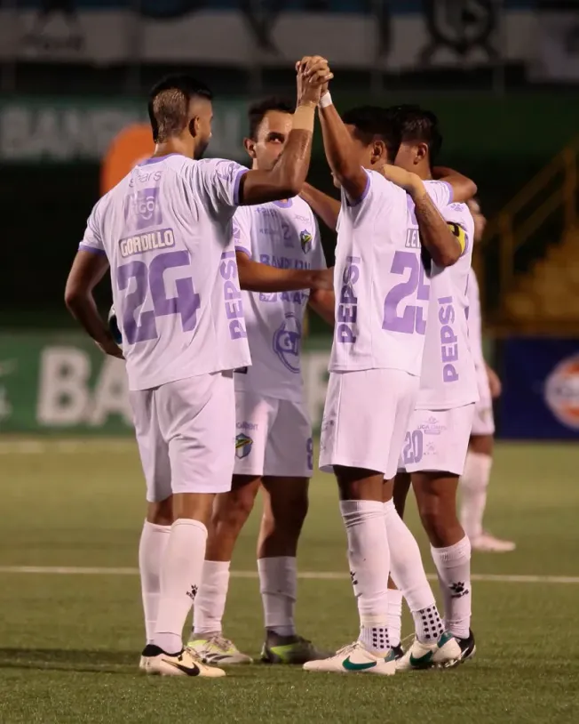 Comunicaciones se encuentra en la cima del campeonato.