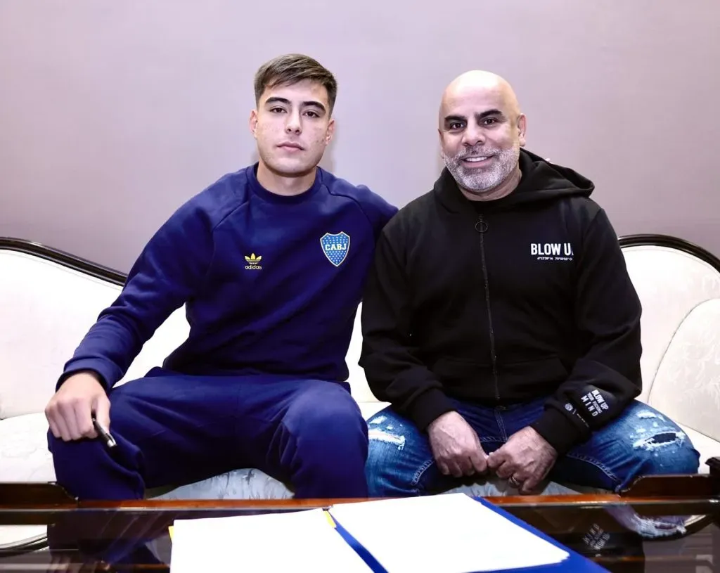 Aaron Anselmino firmó su primer contrato profesional en junio, y será jugador de Boca hasta 2027.