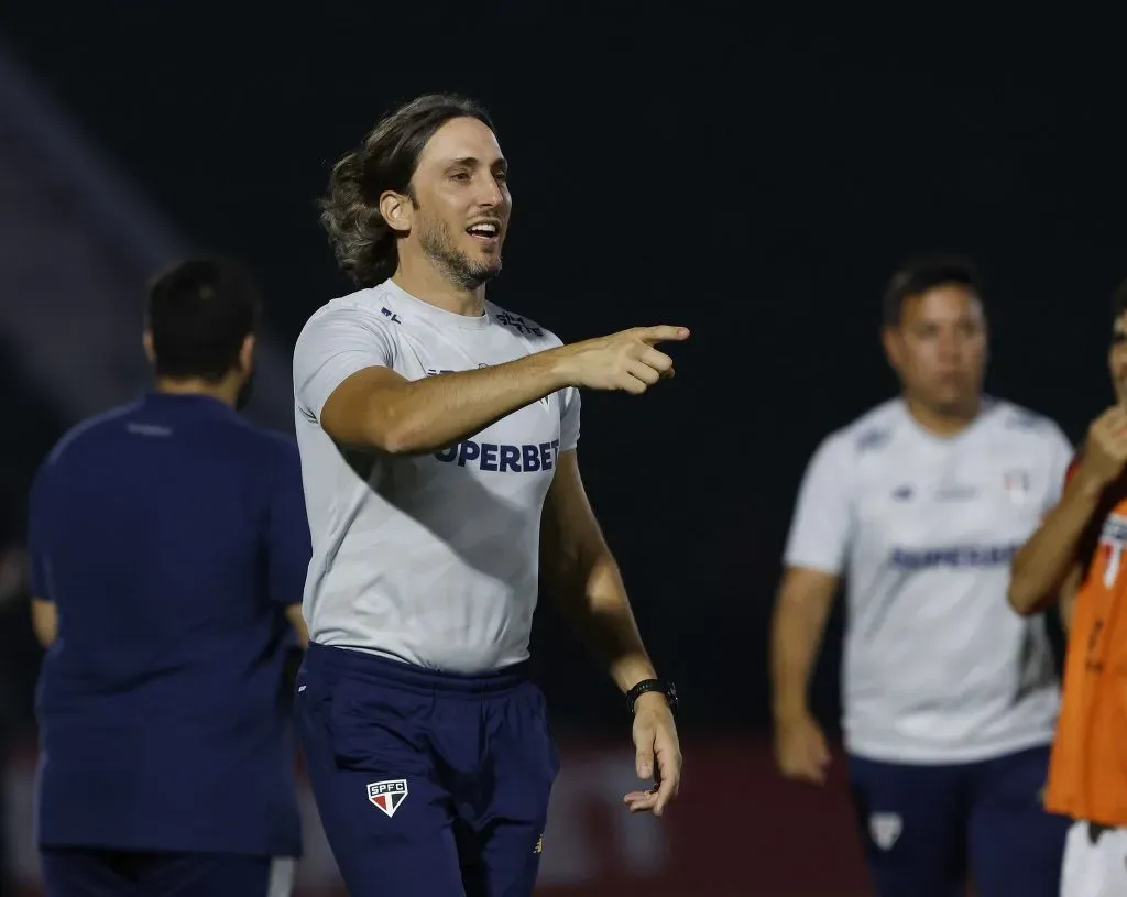 Zubeldía segue no São Paulo (Foto: Rubens Chiri / São Paulo FC)