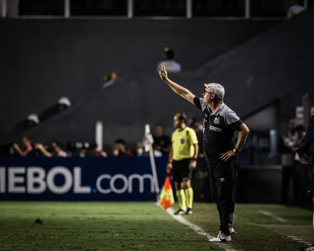 Fotos: Raul Baretta/ Santos FC/ Divulgação – A derrota em casa complicou a vida do Santos na Sul-Americana