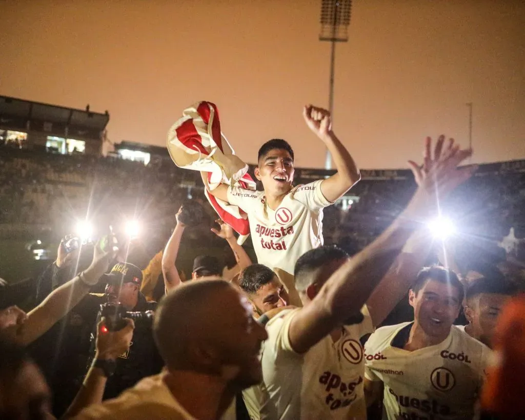 Piero Quispe campeón con Universitario de Deportes. (Foto: Twitter).