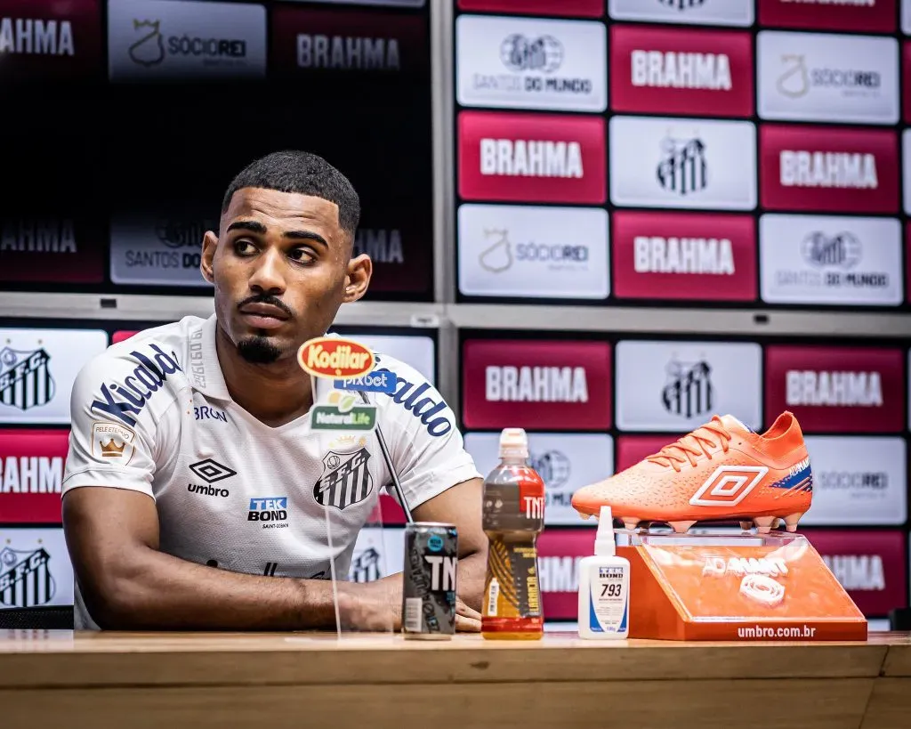 Joaquim apresentado em fevereiro. Foto: Flickr Oficial Santos FC/Raul Baretta