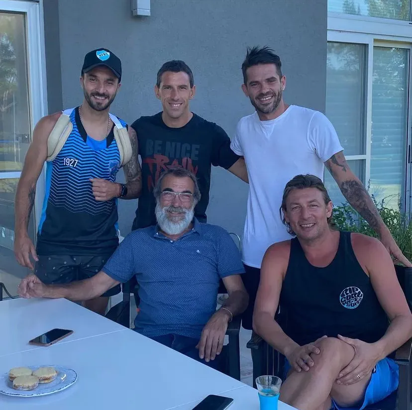 Fernando Gago compartiendo una tarde con Ignacio Scocco, Maxi Rodríguez y Gabriel Heinze. (Instagram)