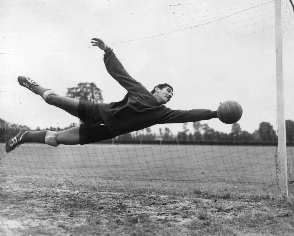 Antonio Carbajal en acción (Getty Images)