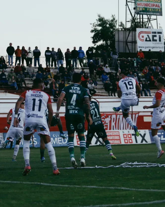El golazo de Monreal ante Wanderers. (Foto: Unión San Felipe SADP).
