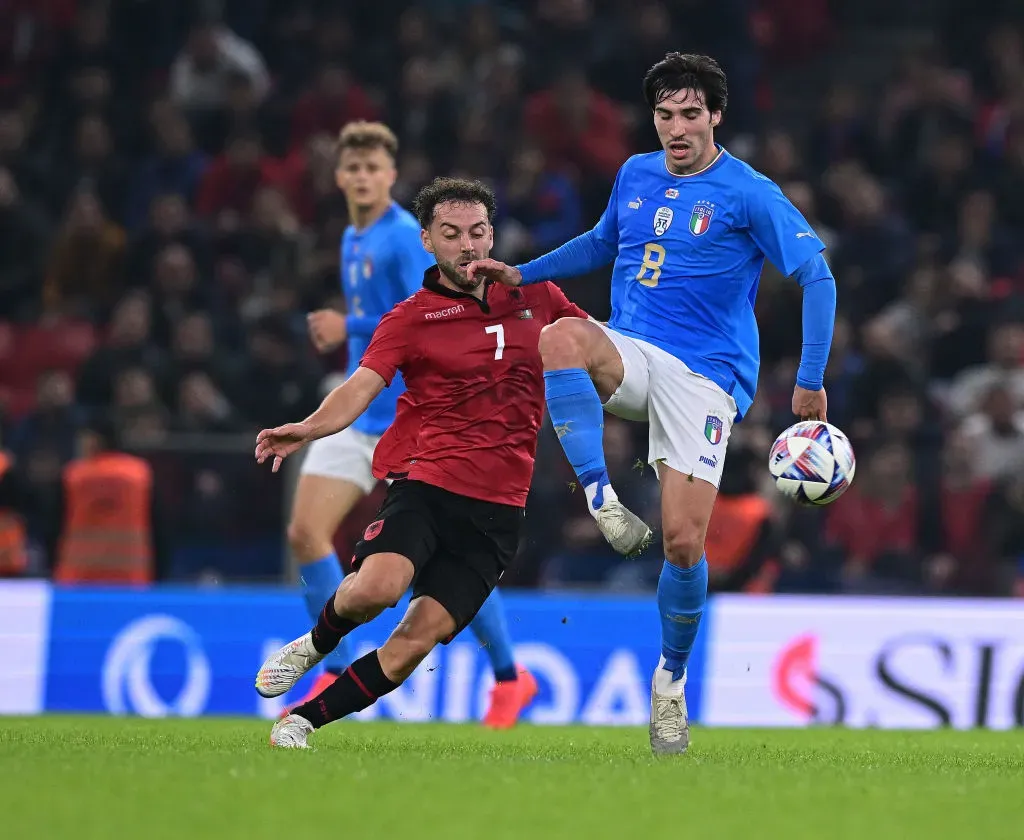 TIRANA, ALBANIA – NOVEMBER 16:  Sandro Tonali of Italy competes for the ball with Bare of Albania during the International friendly match between Albania and Italy at  on November 16, 2022 in Tirana, Albania. (Photo by Mattia Ozbot/Getty Images)