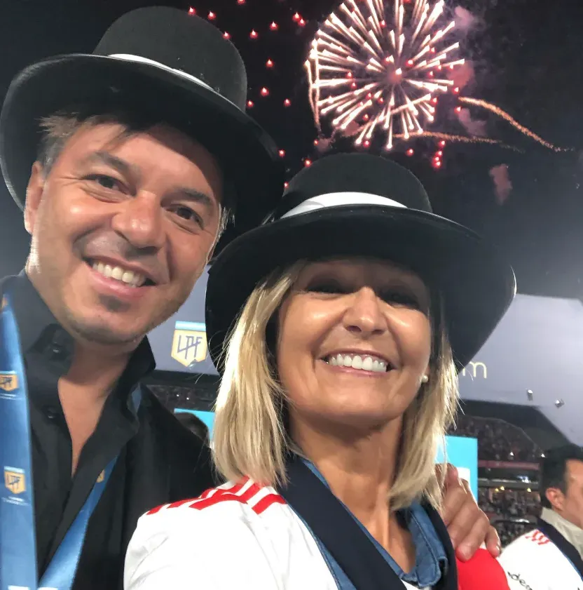 La doctora Rossi celebra junto al Muñeco la Liga Profesional 2021. (Foto: IG Sandra Rossi).