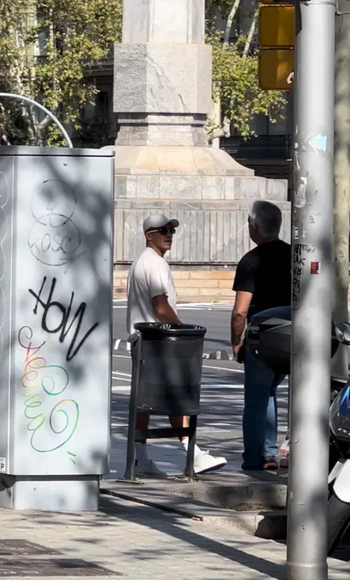 Alexis Sánchez y Fernando Felicevich en Barcelona. (Foto: Álex Cubero).