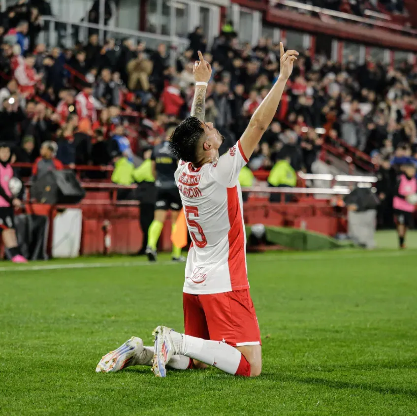 Así celebró su gol Williams Alarcón. (Foto: Huracán).