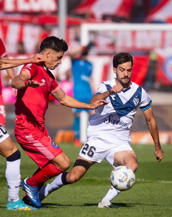 Agustín Bouzat en acción ante Argentinos Juniors. (Foto: Vélez Sarsfield).