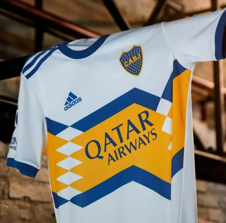 La primera camiseta suplente que adidas presentó en Boca en 2020.