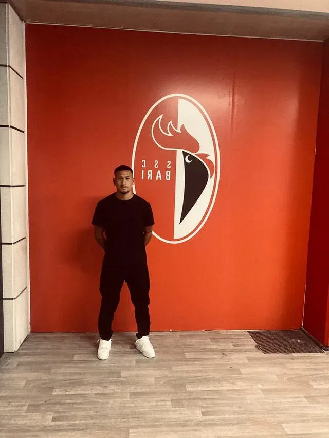 Luis Martín Beniti presentado en el SS Bari. (Foto: Difusión).