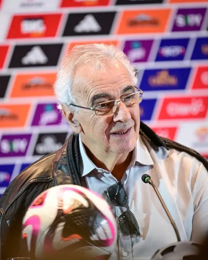 Jorge Fossati en conferencia de prensa. (Foto: FPF).