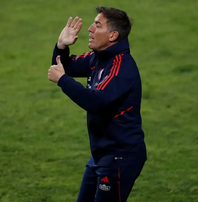 Eduardo Berizzo dirigiendo La Roja en Santiago 2023 (Photosport)