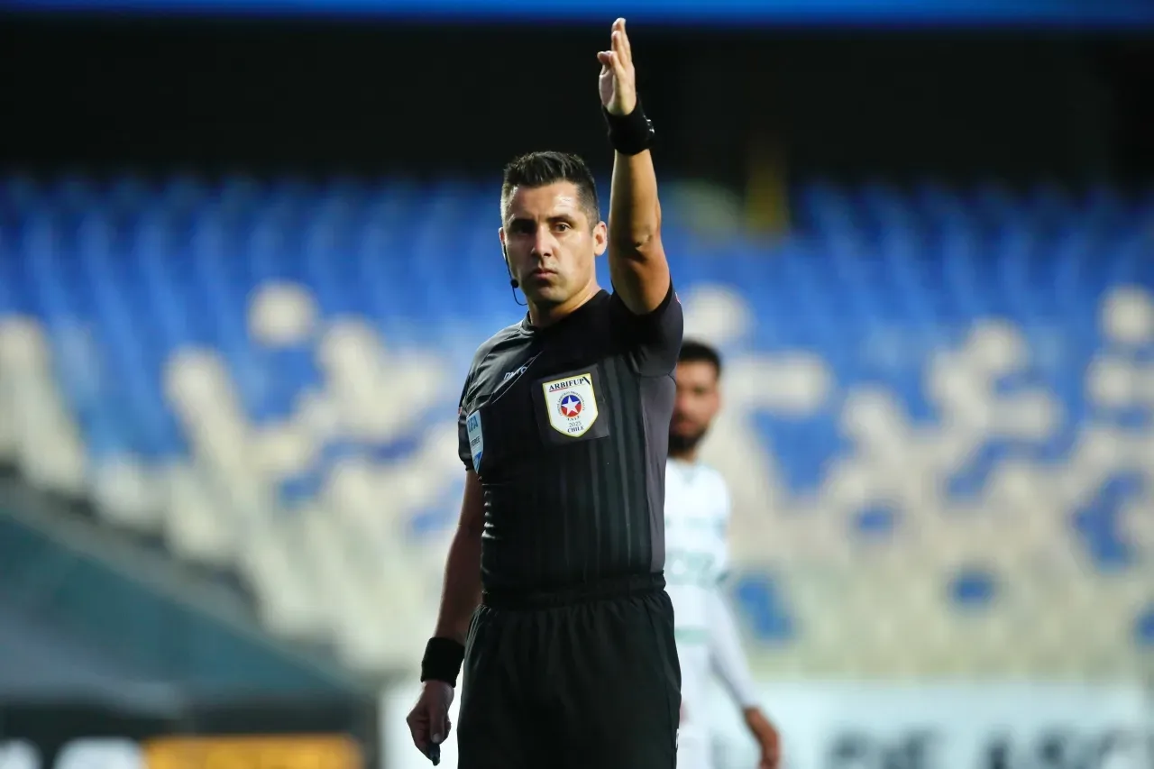 Cristián Garay, el árbitro chileno candidato para dirigir en el Mundial 2026 (Photosport)