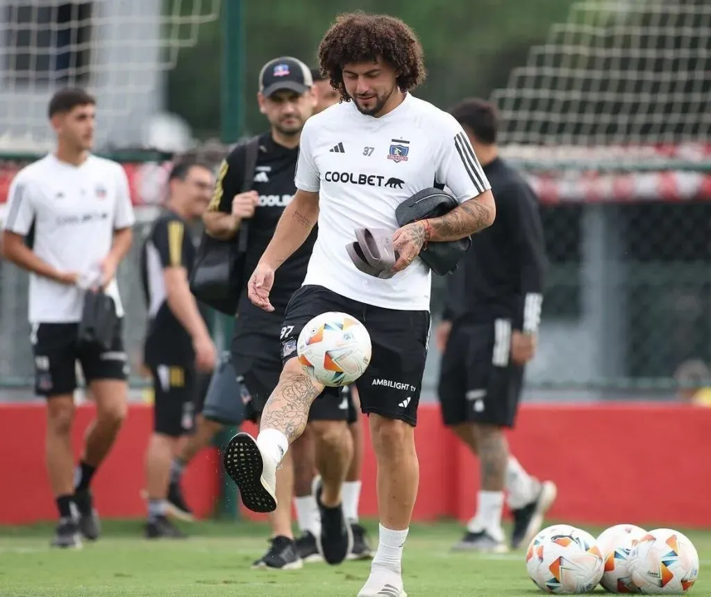 Maximiliano Falcón deja atrás sus dolencias del duelo ante Cerro Porteño. Foto: Colo Colo.