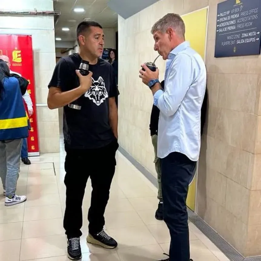 A puro mate en la previa del partido en Villarreal. Foto web.