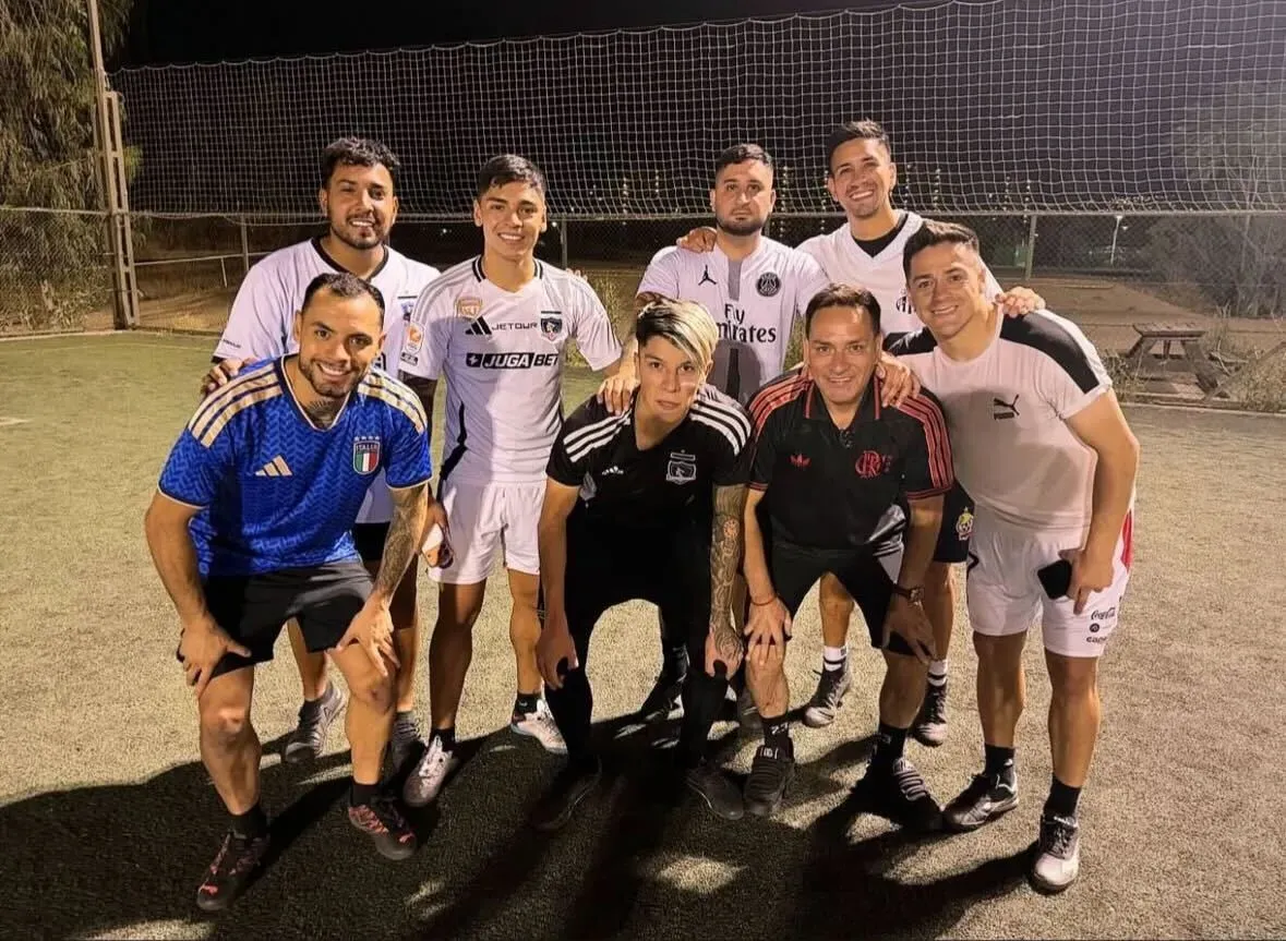 Joan Cruz se dejó ver con la camiseta de Colo Colo, club al que no olvida pese a irse a la fuerza. Foto: Instagram.
