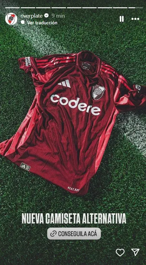 River Plate presentó la nueva camiseta alternativa de River para la temporada 2024/25, con Ignacio Scocco como modelo exclusivo de la indumentaria de Adidas.