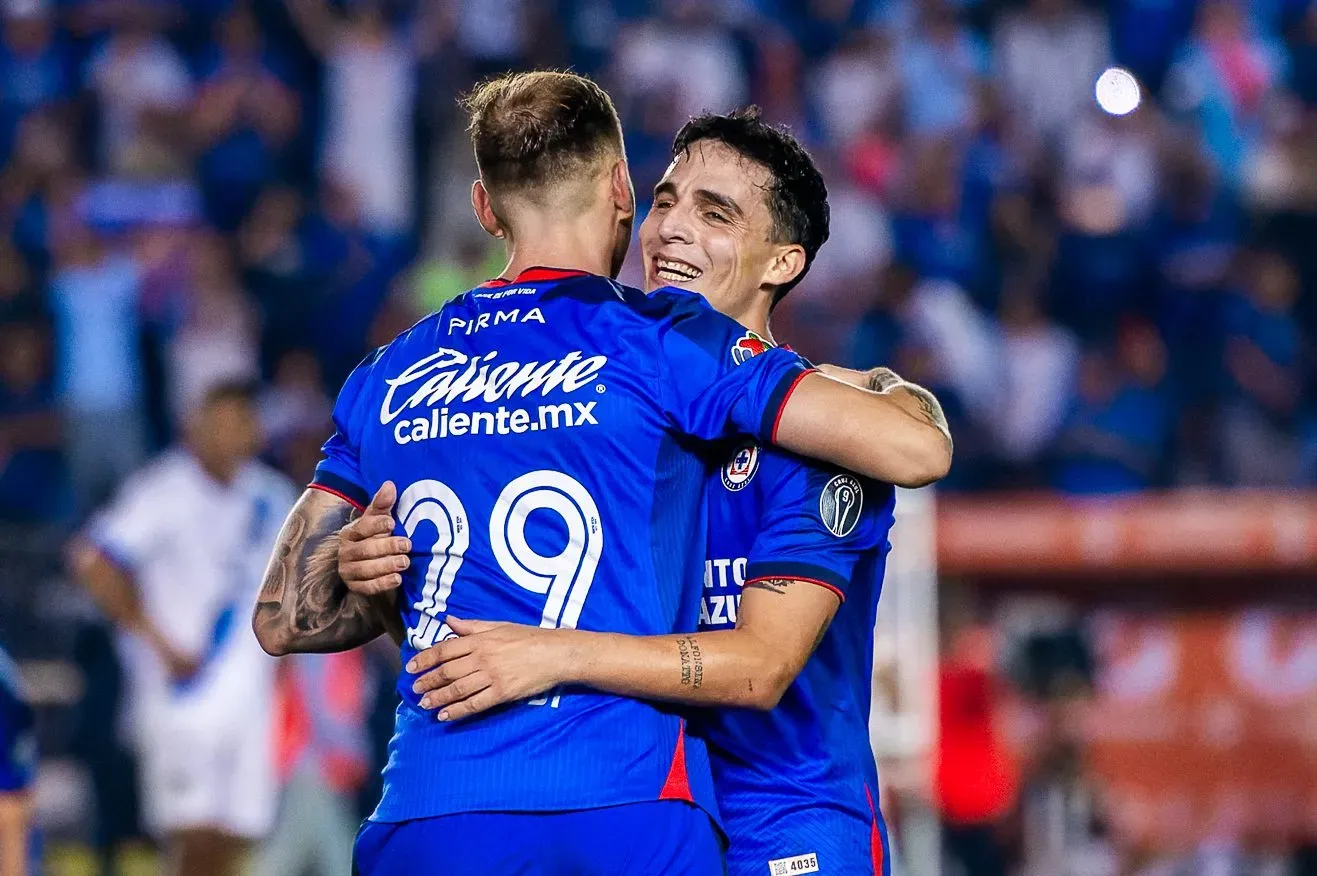 Emoción de Faravelli y Rotondi tras el Cruz Azul – Rayados. (Imago 7)
