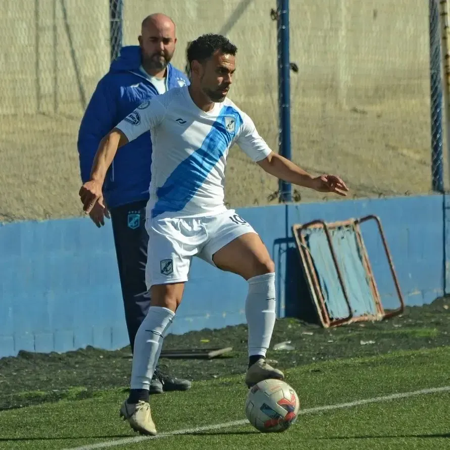 Martín Rolle defendiendo la camiseta de Guillermo Brown de Puerto Madryn.