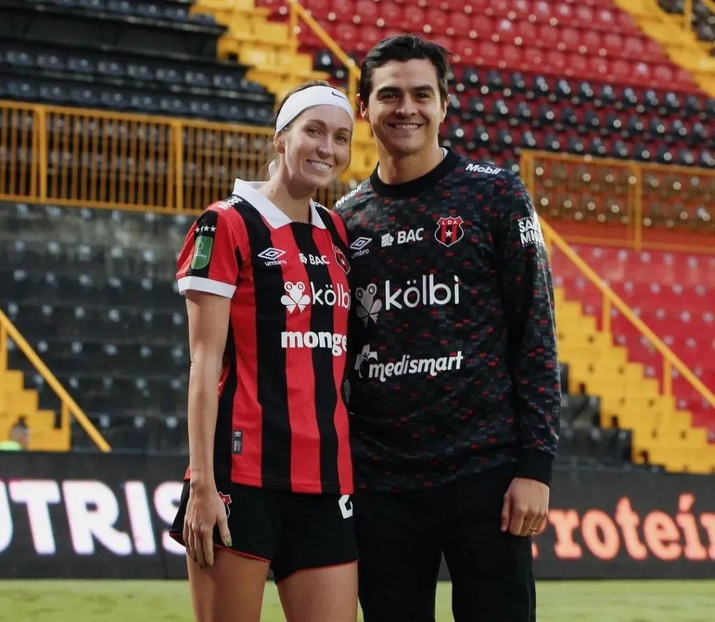 Diego Campos y Kari Nicole llegaron juntos a Alajuelense (Instagram).
