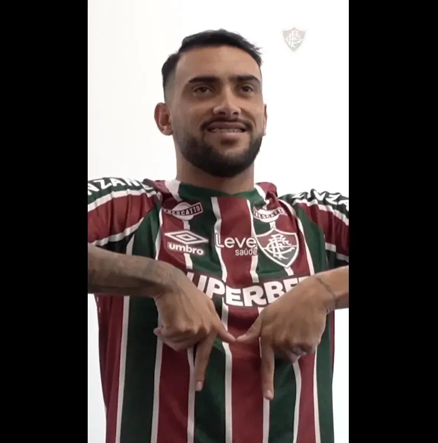 El gesto de Juan Pablo Freytes en su presentación. (Captura: Fluminense).