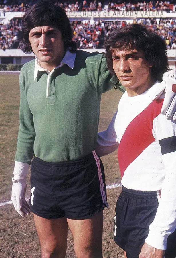 Salinas y el Pato Fillol: en River logró el título que cortó la racha de 18 años. Foto El Gráfico.