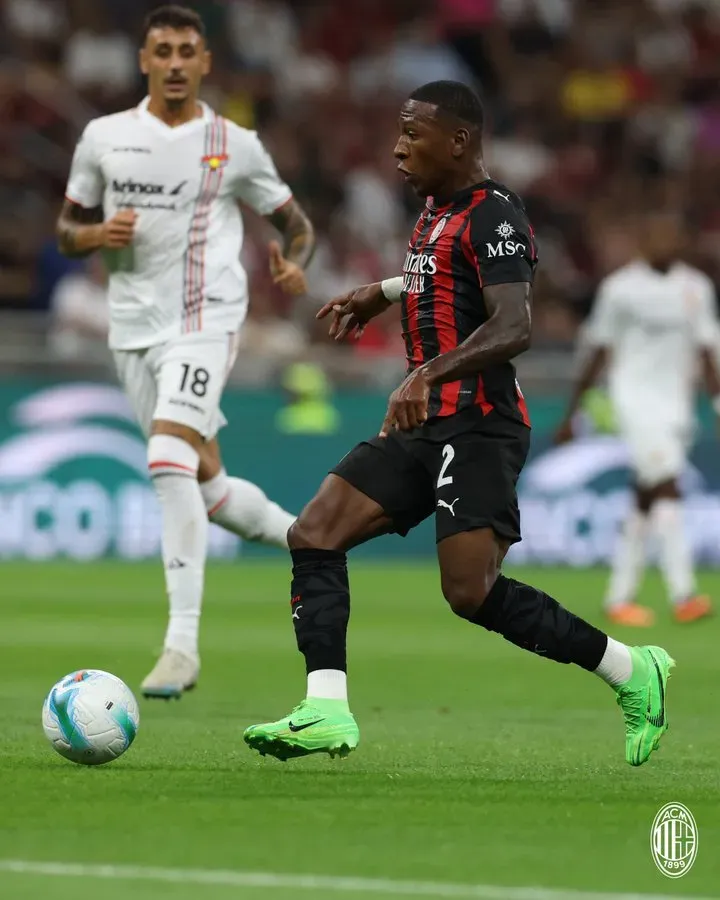 Pervis Estupiñán debutó con AC Milan. (Foto: @acmilan)