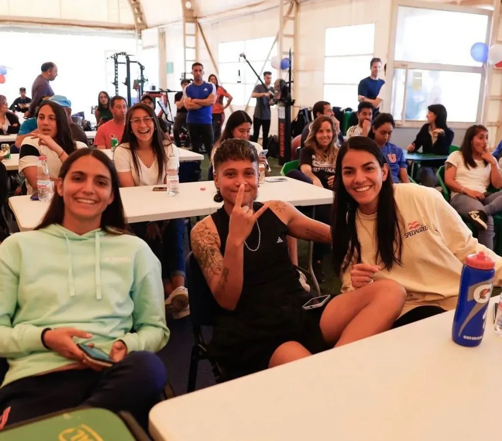 El plantel femenino también estuvo presente en la celebración. Foto: U. de Chile.