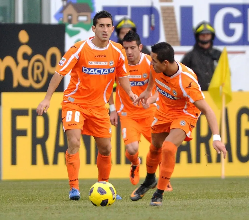 Alexis Sánchez y Mauricio Isla fueron compañeros en Udinese entre 2008 y 2011. Foto: Getty Images.