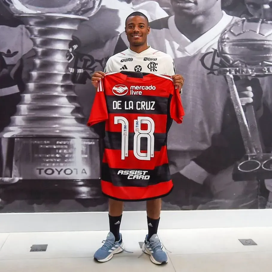 De La Cruz anunciado com a camisa 18 do Flamengo. Foto: Marcelo Cortes/CRF