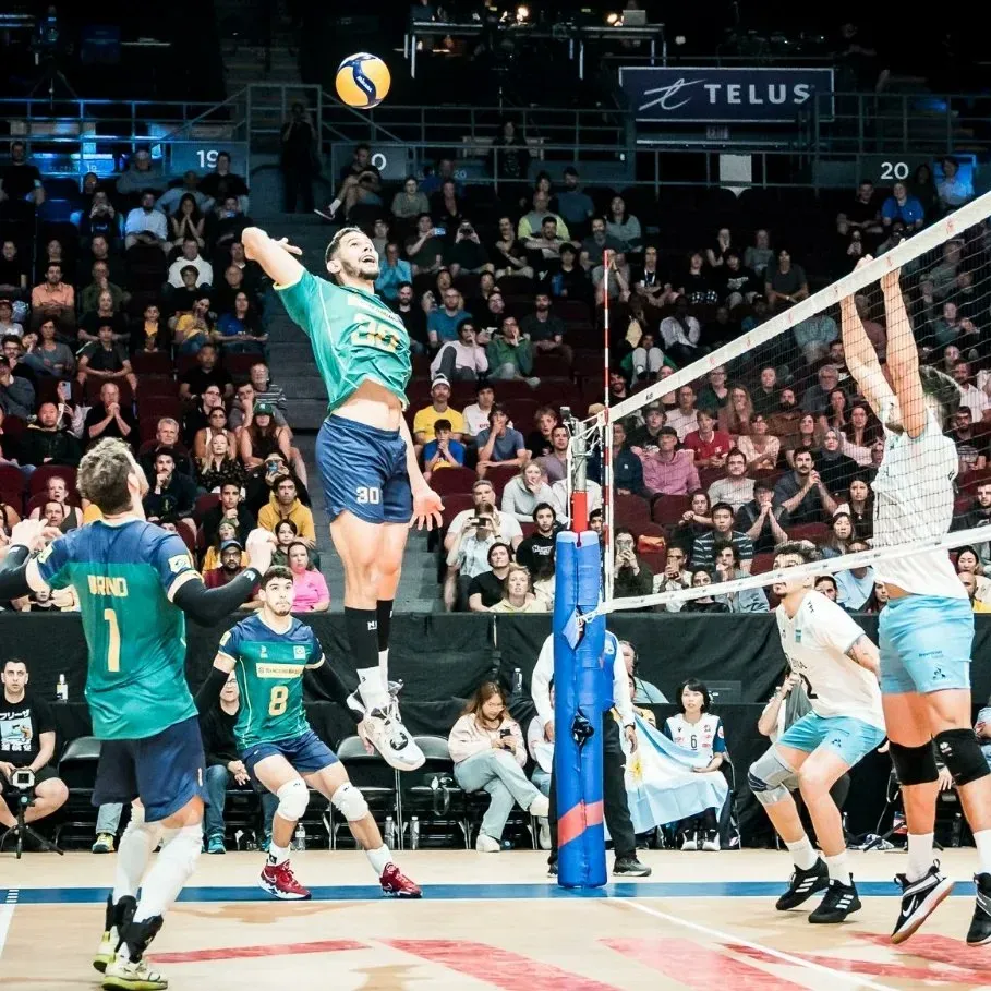 Judson atacando contra a Argentina. Foto: FIVB