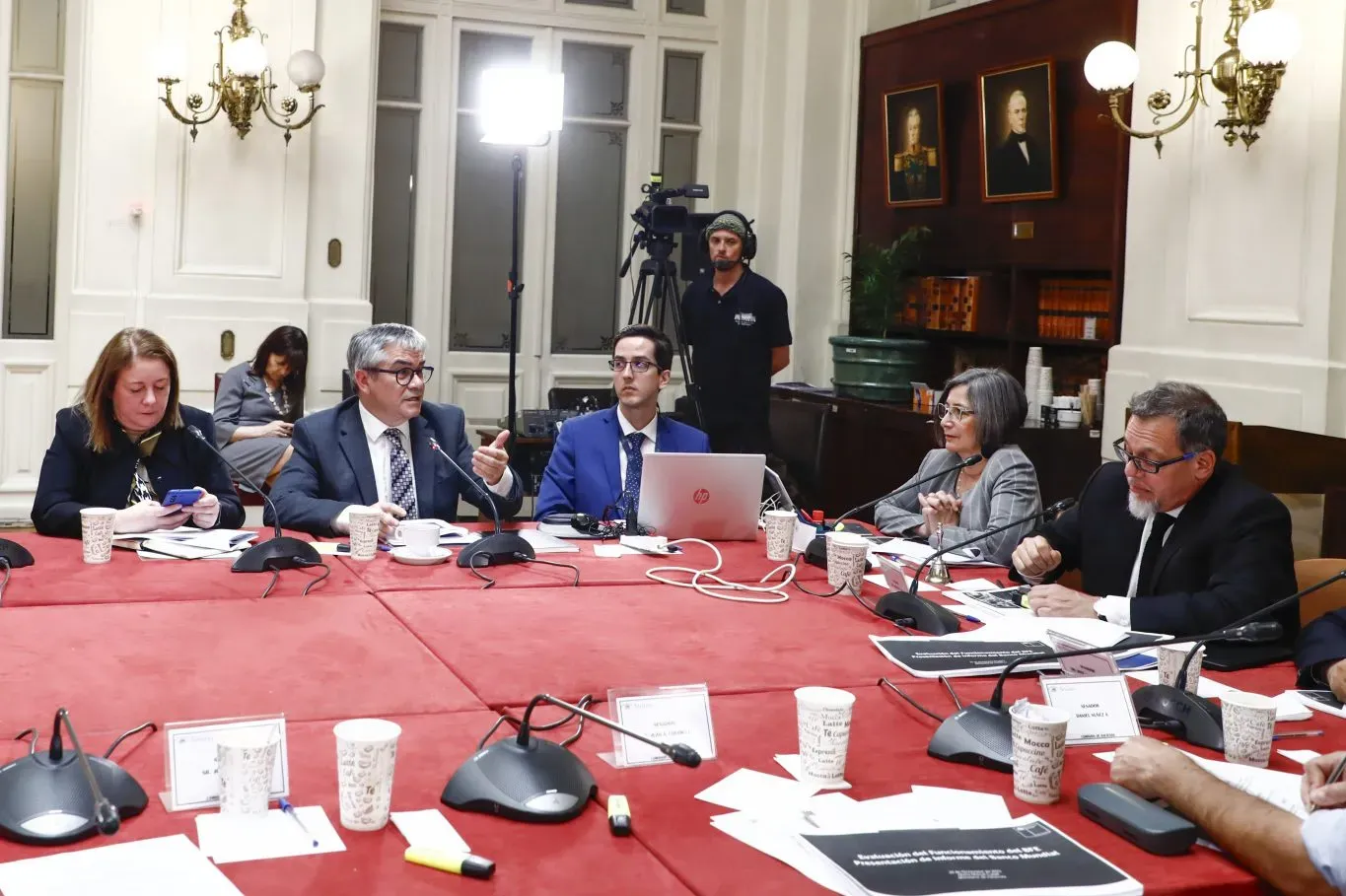 El ministro Mario Marcel presentó ante la Comisión de Hacienda del Senado un estudio del Banco Mundial con respecto al Bolsillo Familiar Electrónico. (Foto: Ministerio de Hacienda)