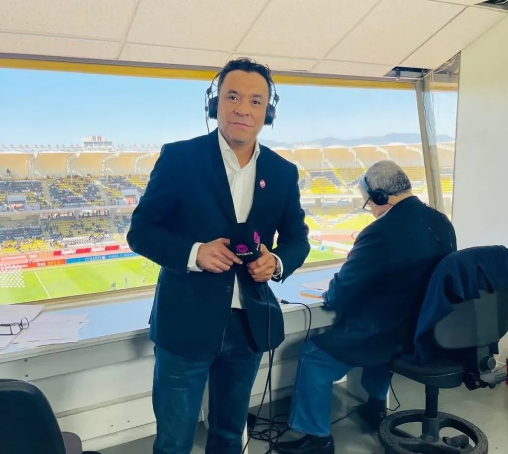 Claudio Palma se prepara para la transmisión de la Roja vs Colombia por las Eliminatorias.