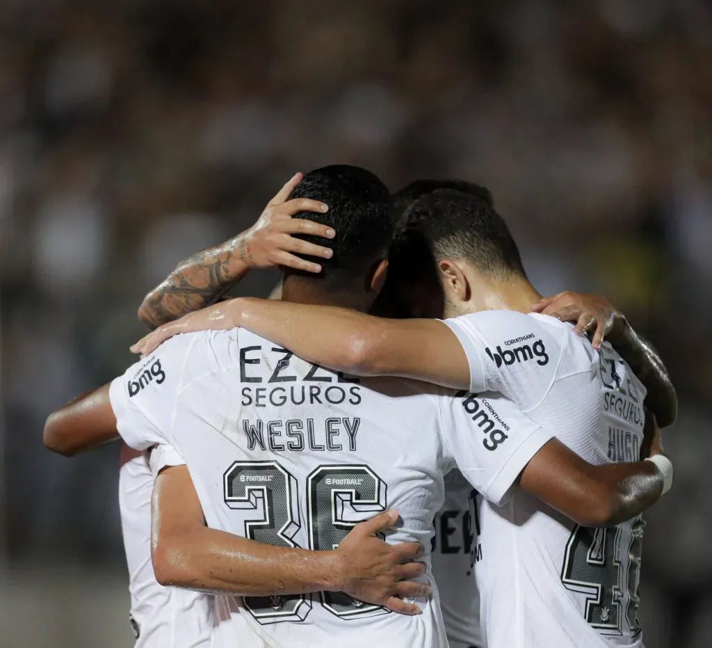 Wesley e companheiros do Corinthians | Foto: Rodrigo COCA/Ag.Corinthians