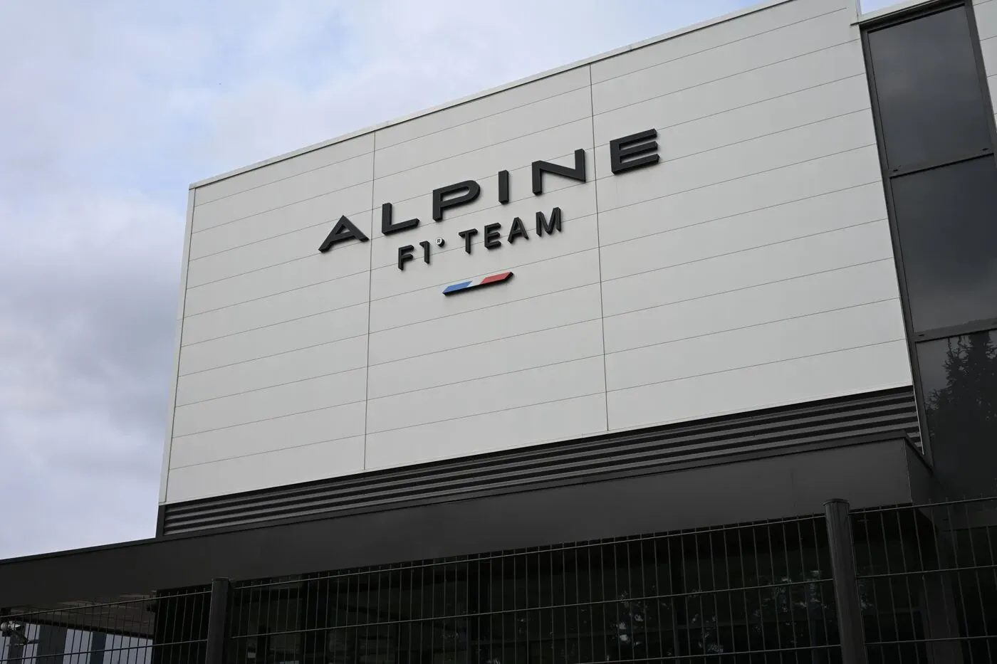 La fábrica de Alpine en Viry-Chatillon fue escenario de un hecho delictivo. (Le Parisien)