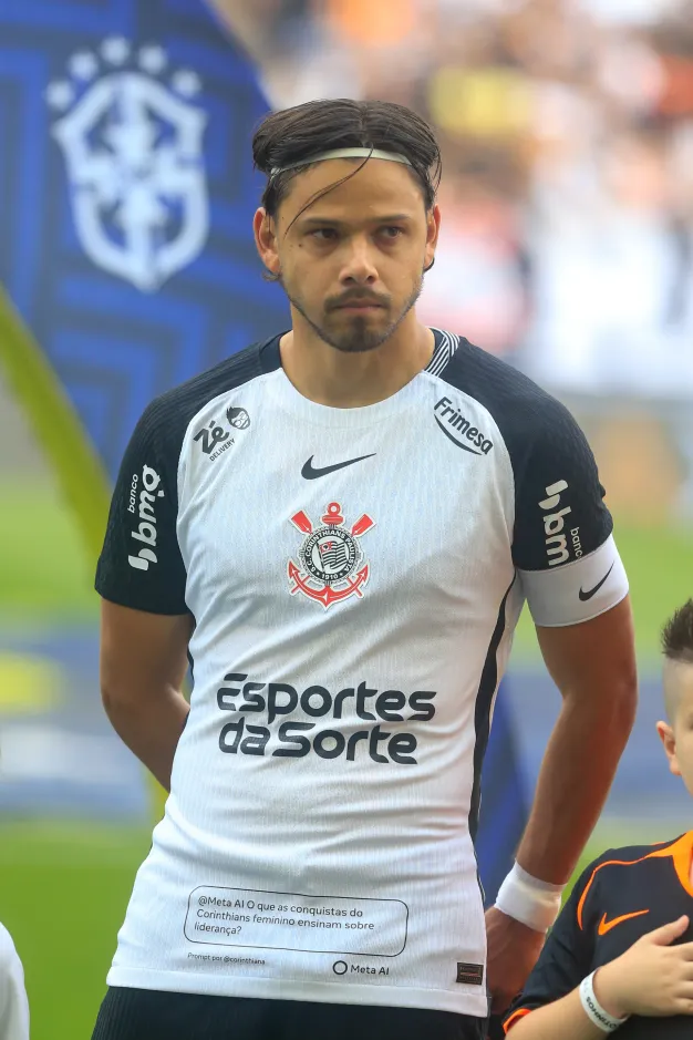 Os jogadores carregaram a mensagem na parte de baixo da camisa (Foto: Fernando Roberto Teixeira)
