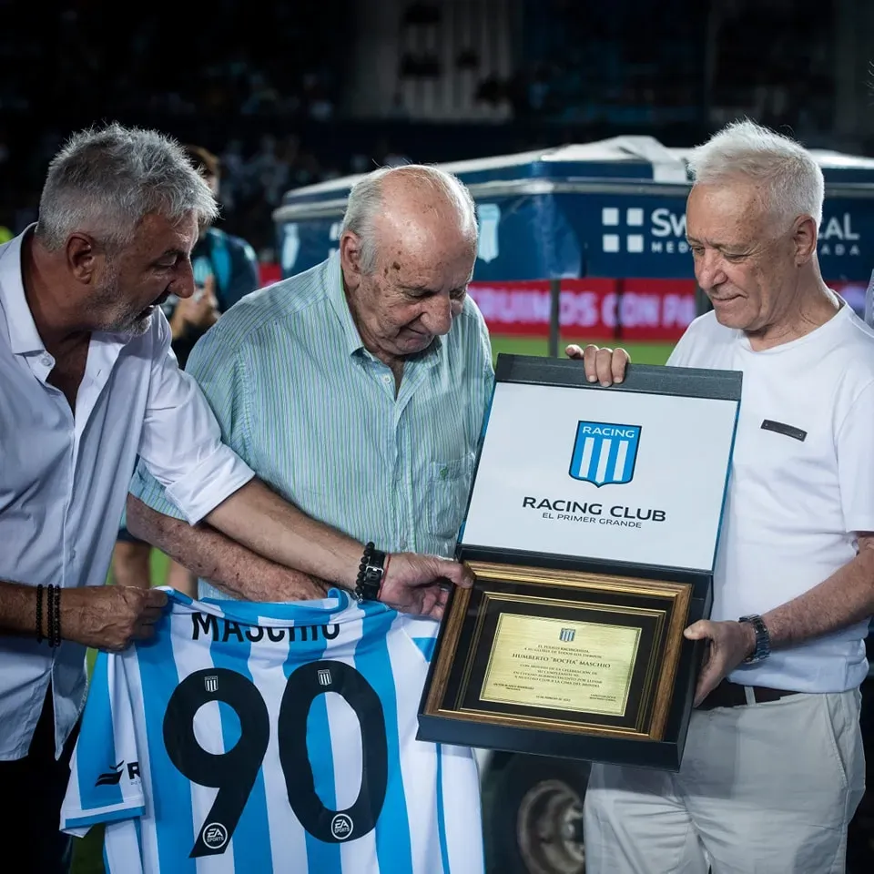 Humberto Maschio fue homenajeado por Racing tras cumplir 90 años, en 2023. (Foto: Prensa Racing)