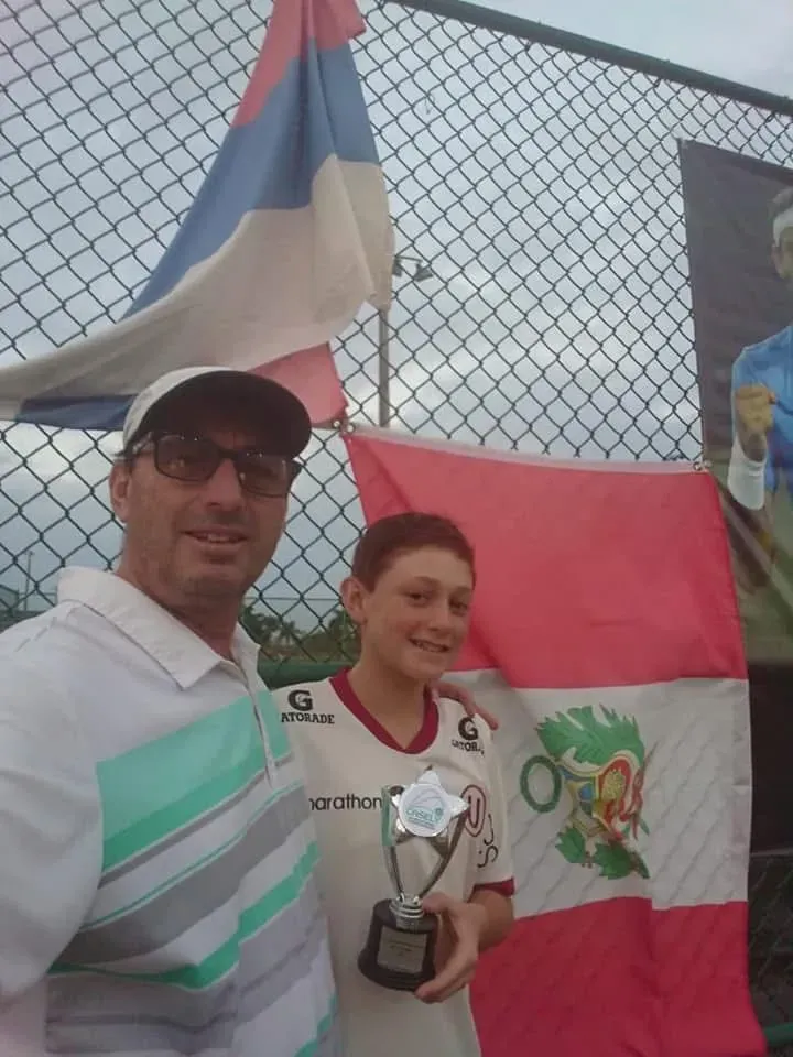 Ignacio Buse con camiseta de Universitario. (Foto: Facebook Ignacio Buse)