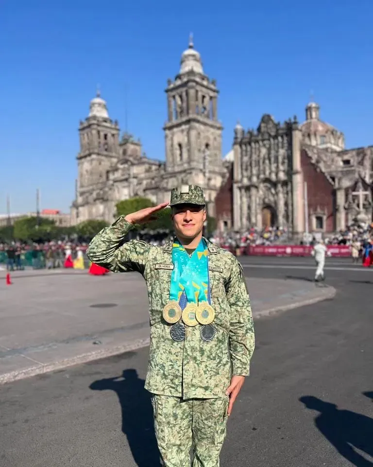 El clavadista Osmar Olvera es cabo auxiliar en el Ejército Mexicano (@osmardiver05)