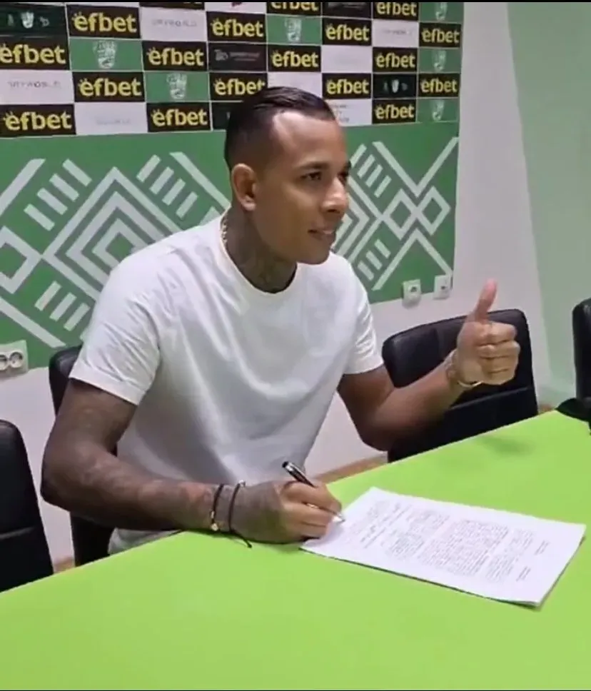 Villa tiene contrato con el Beroe de Bulgaria hasta diciembre de este año.