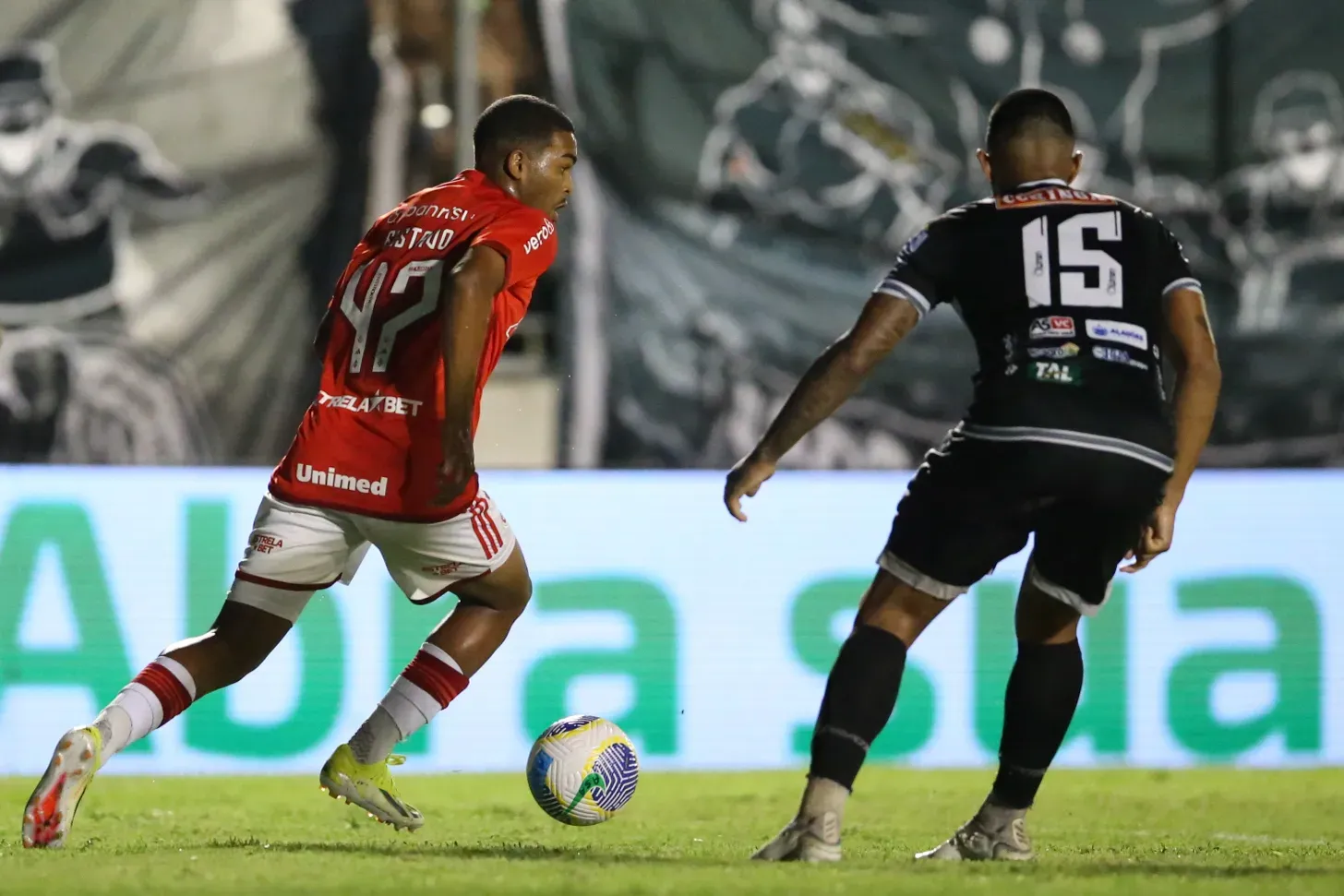 Gustavo Prado jogador do Internacional (RS) durante partida contra o Asa (AL) no estádio Coaracy da Mata Fonseca em Arapiraca (AL) pela copa do Brasil 2024, nesta quarta-feira (28). Foto: Marlon Costa/AGIF