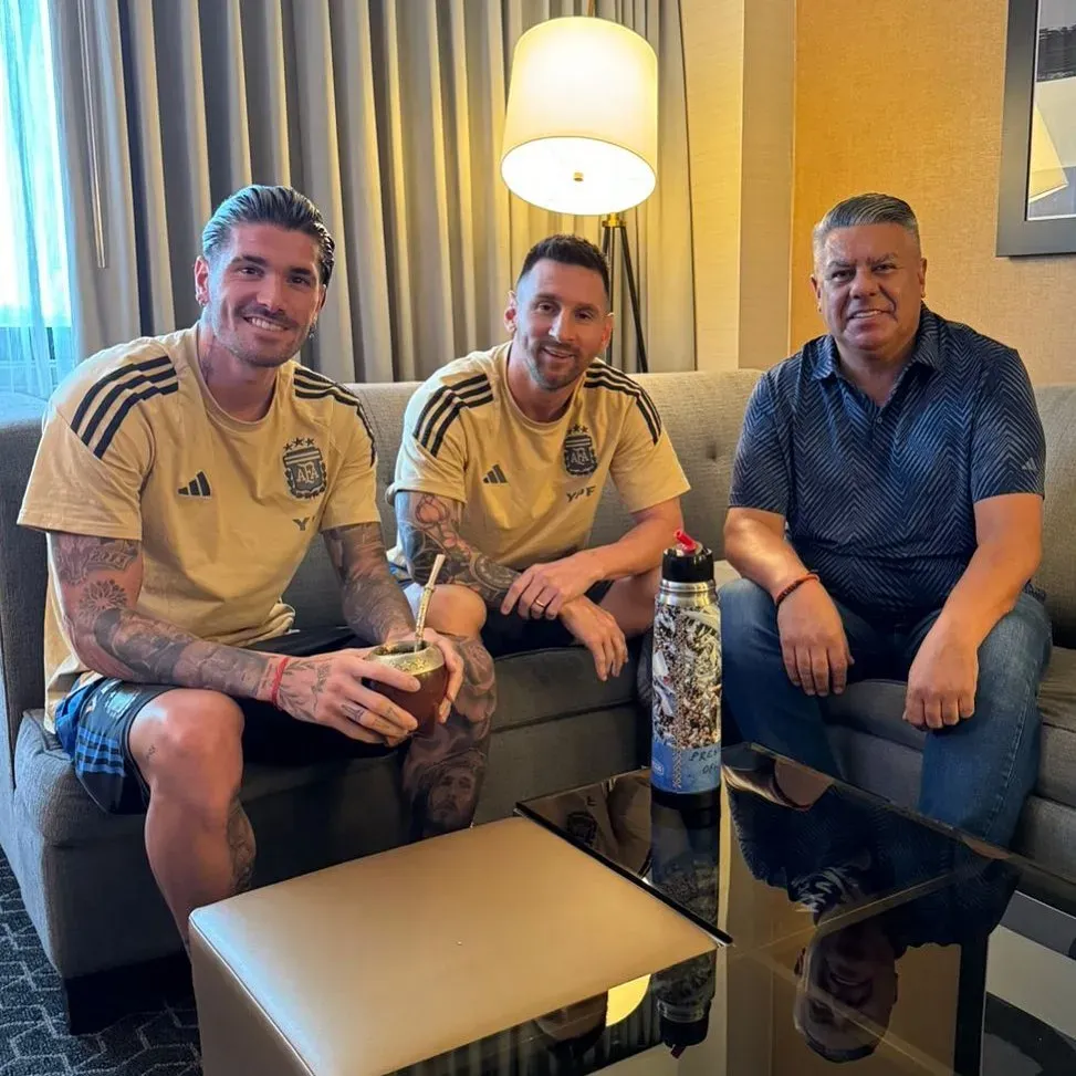 La foto de la mateada entre Messi, Tapia y De Paul previo a la semifinal con Canadá.