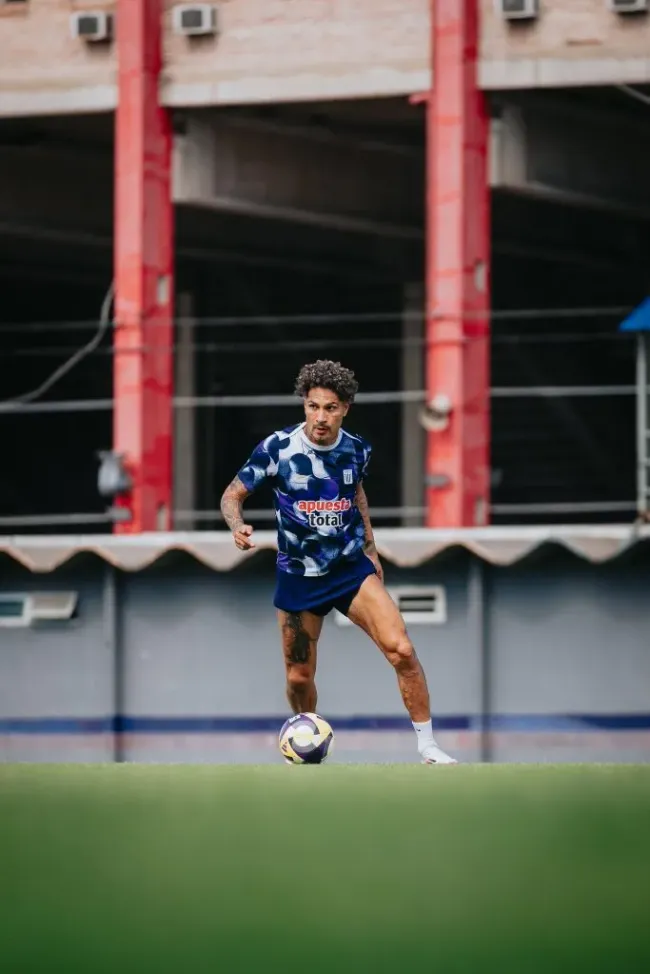 Paolo Guerrero entrenando en Argentina. (Foto: Alianza Lima).