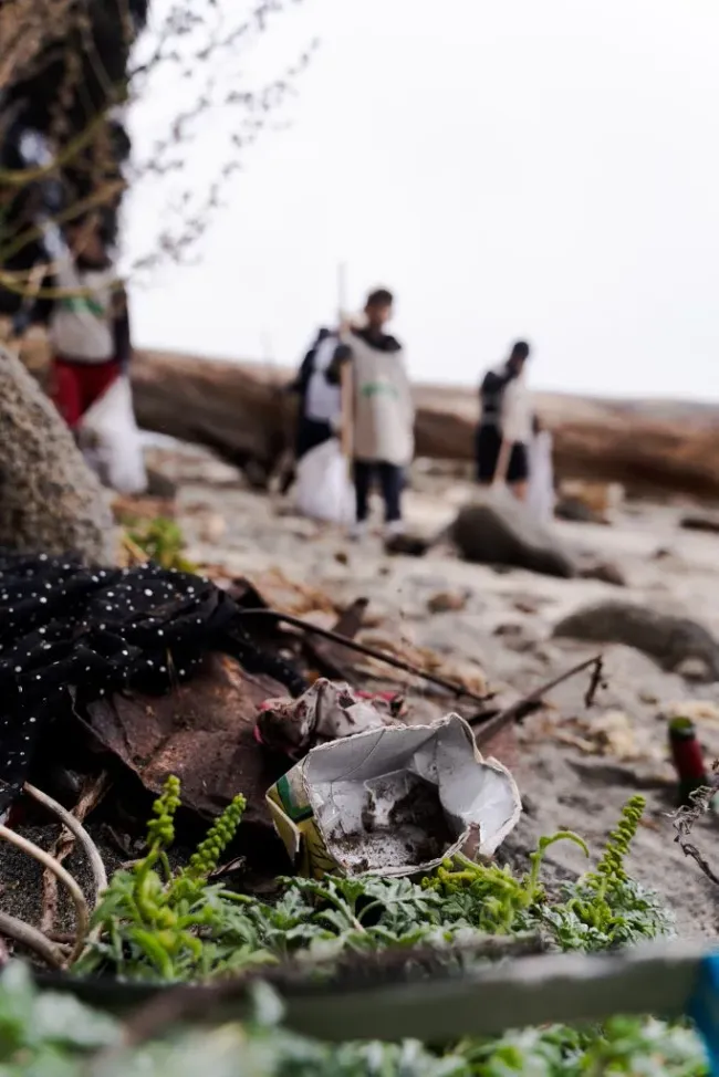 Una gran cantidad de basura fue recuperada desde distintas playas del país, las que se usarán como parte de la fabricación de tablas de surf, entre otros elementos. Foto: Cedida.